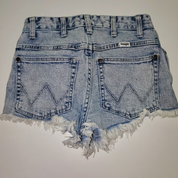 Wrangler cut off jean shorts - Picture 3 of 3